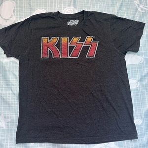 Men’s Kiss size extra large shirt